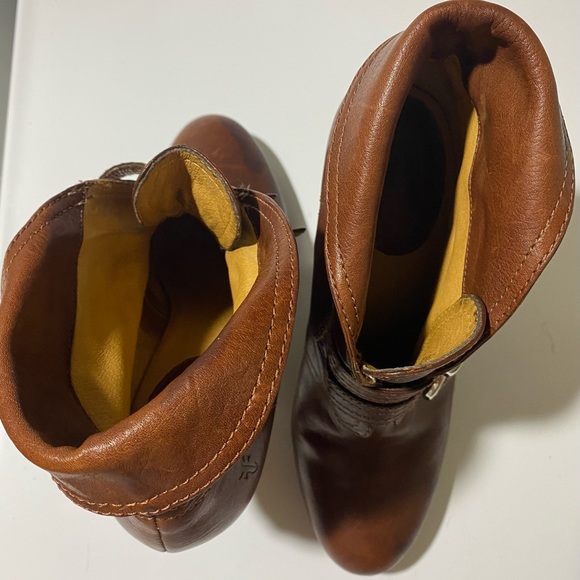 Size 10 Beautful brown leather Frye brand boot . - Picture 9 of 11